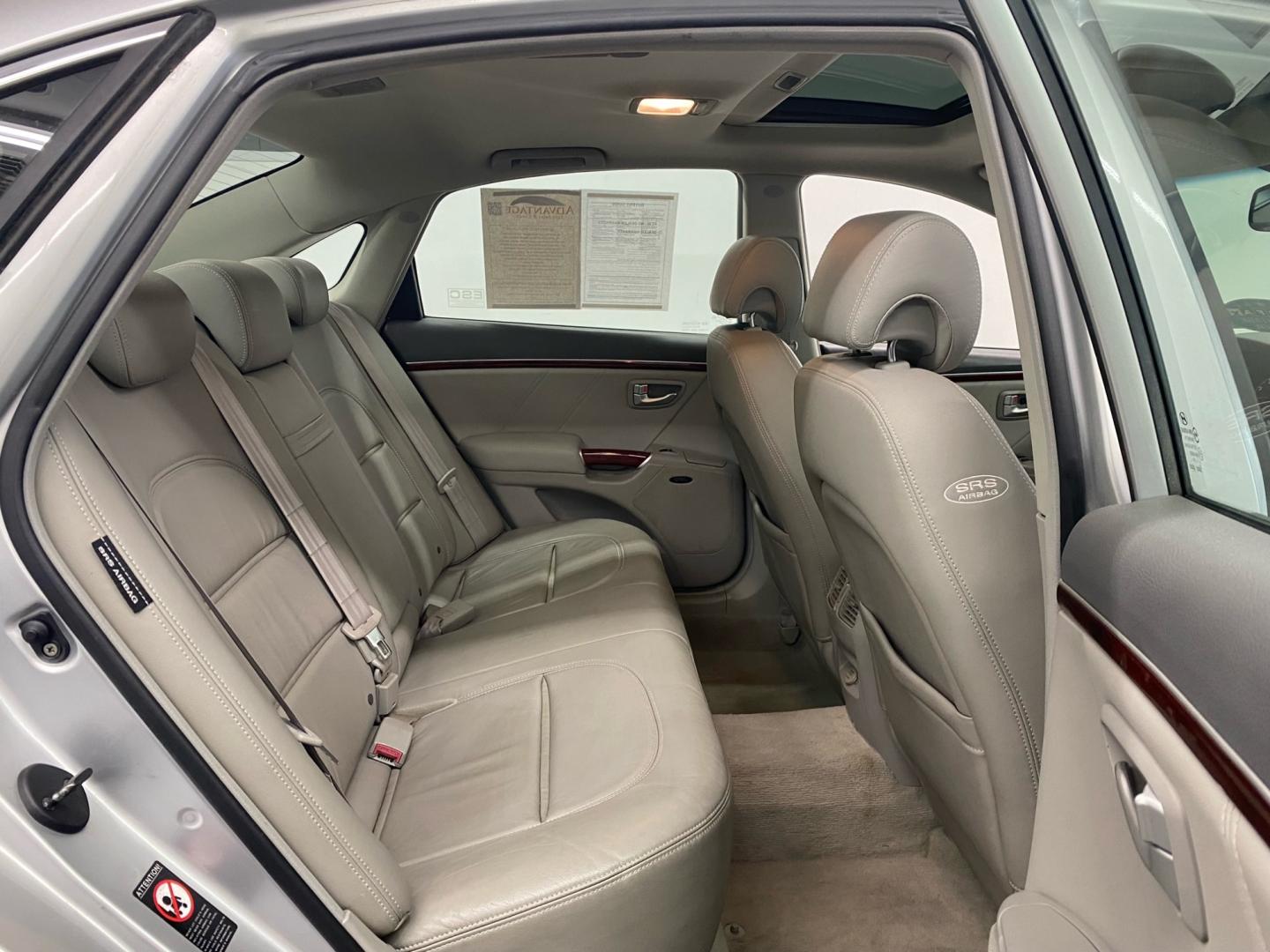2007 SILVER /Tan Hyundai Azera AWD (KMHFC46F27A) with an 2.4L L4 DOHC 16V engine, 4-Speed Automatic Overdrive transmission, located at 533 S West End Blvd., Quakertown, PA, 18951, (877) 257-4995, 40.343994, -75.303604 - INCLUDED IN THE SALE PRICE OF EVERY VEHICLE: 48 Hour Money Back Guarantee 6 Month - 6,000 Mile Warranty Brand New PA State Inspection & Emission $10 Oil Changes for the Life of the Loan Complete CARFAX - Photo#4